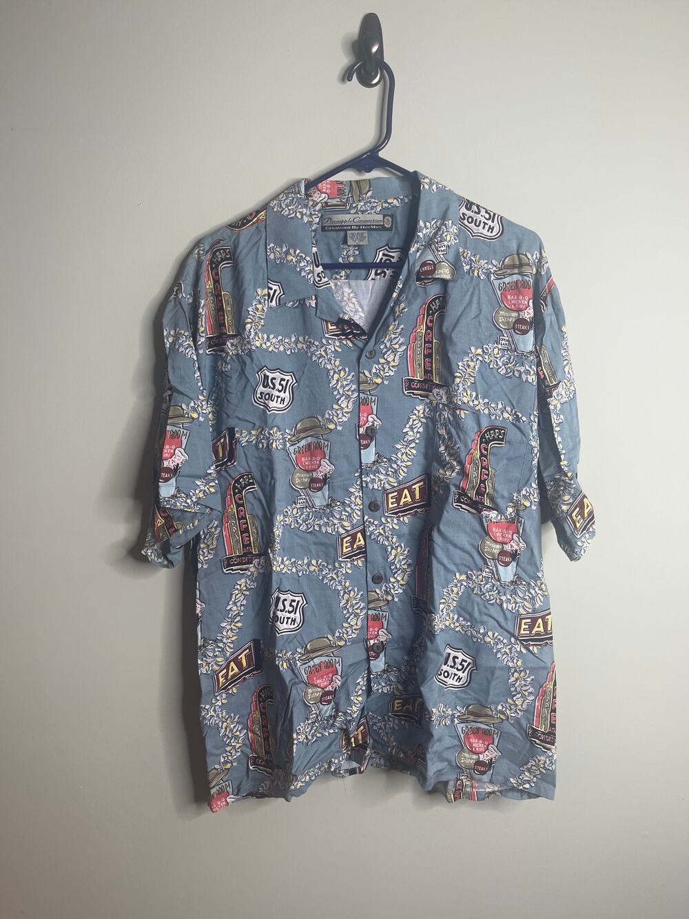 Pineapple Connection US 51 South Hawaiian Style Button Up Large